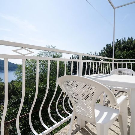 Guest House Kralj 사플루나라 외부 사진