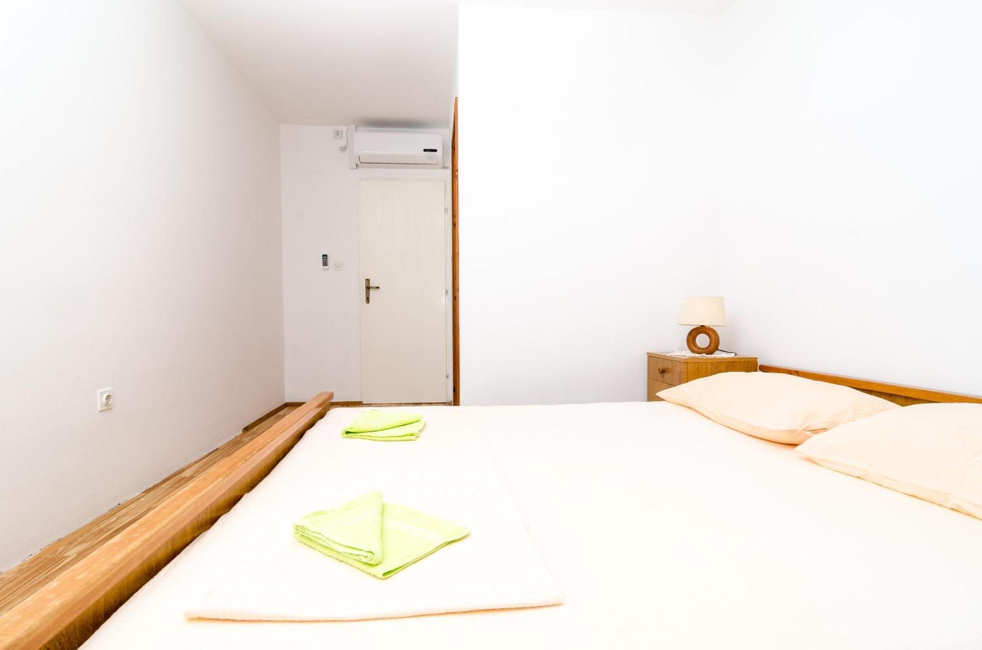 Guest House Kralj 사플루나라 객실 사진