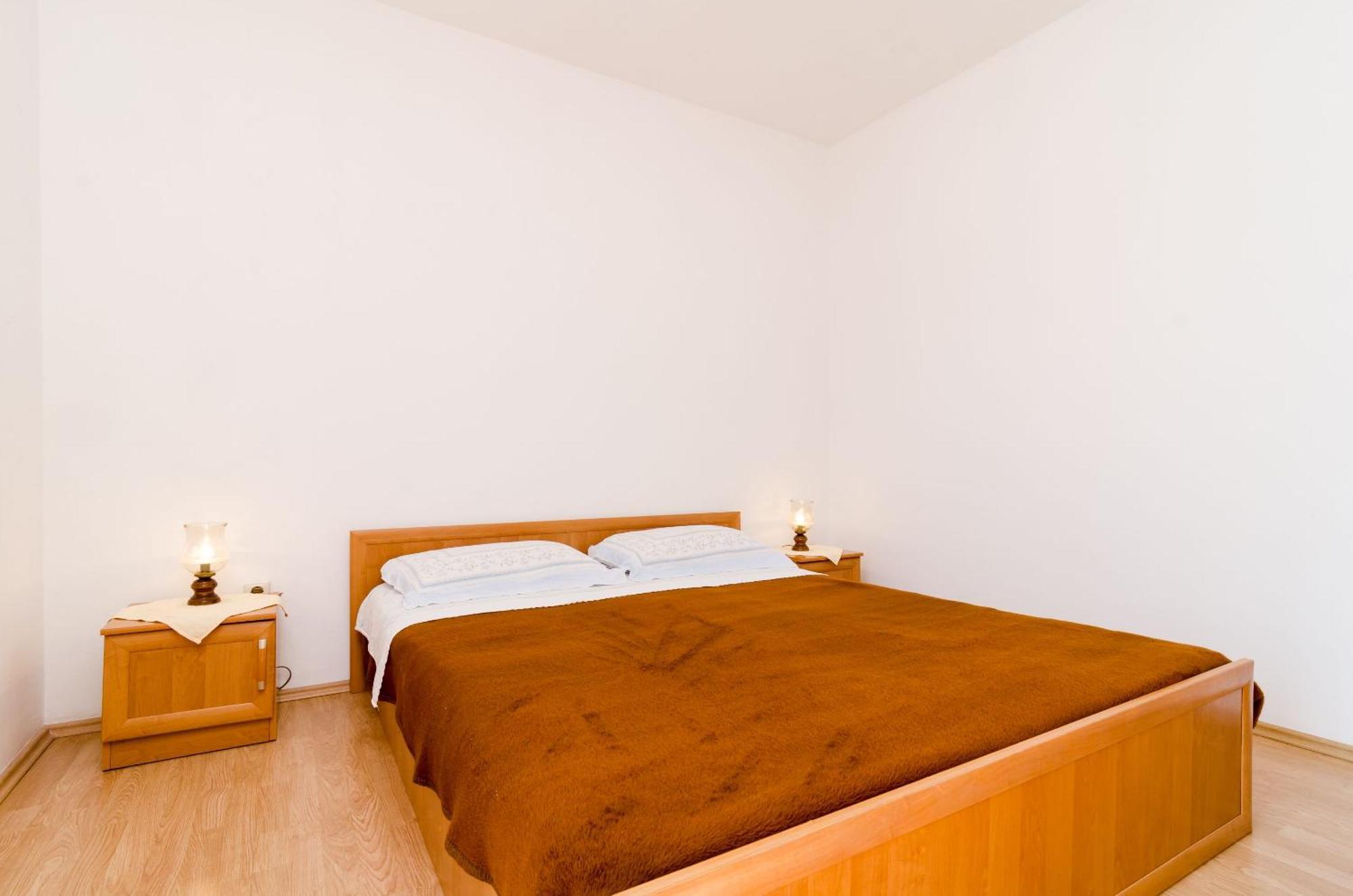 Guest House Kralj 사플루나라 객실 사진
