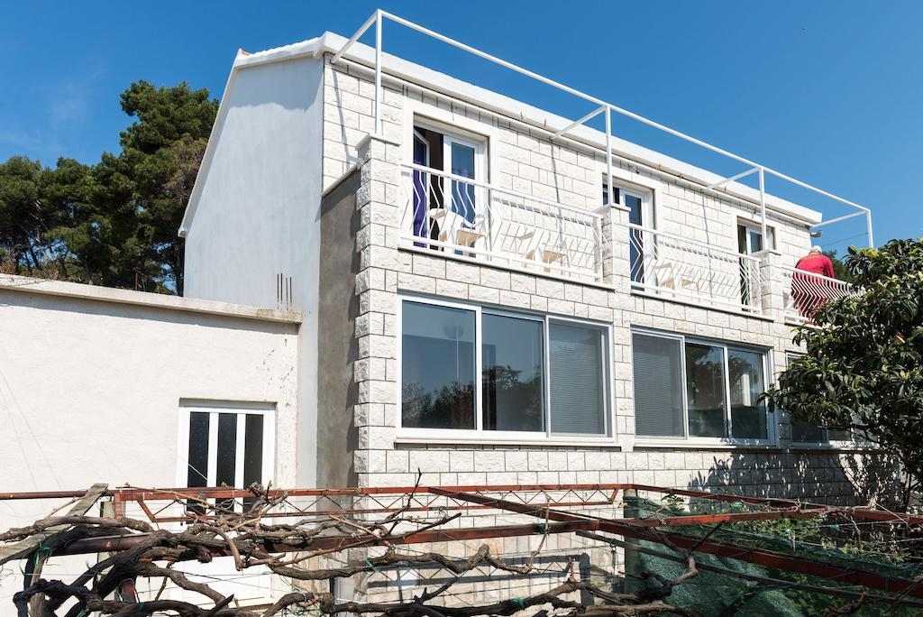 Guest House Kralj 사플루나라 외부 사진