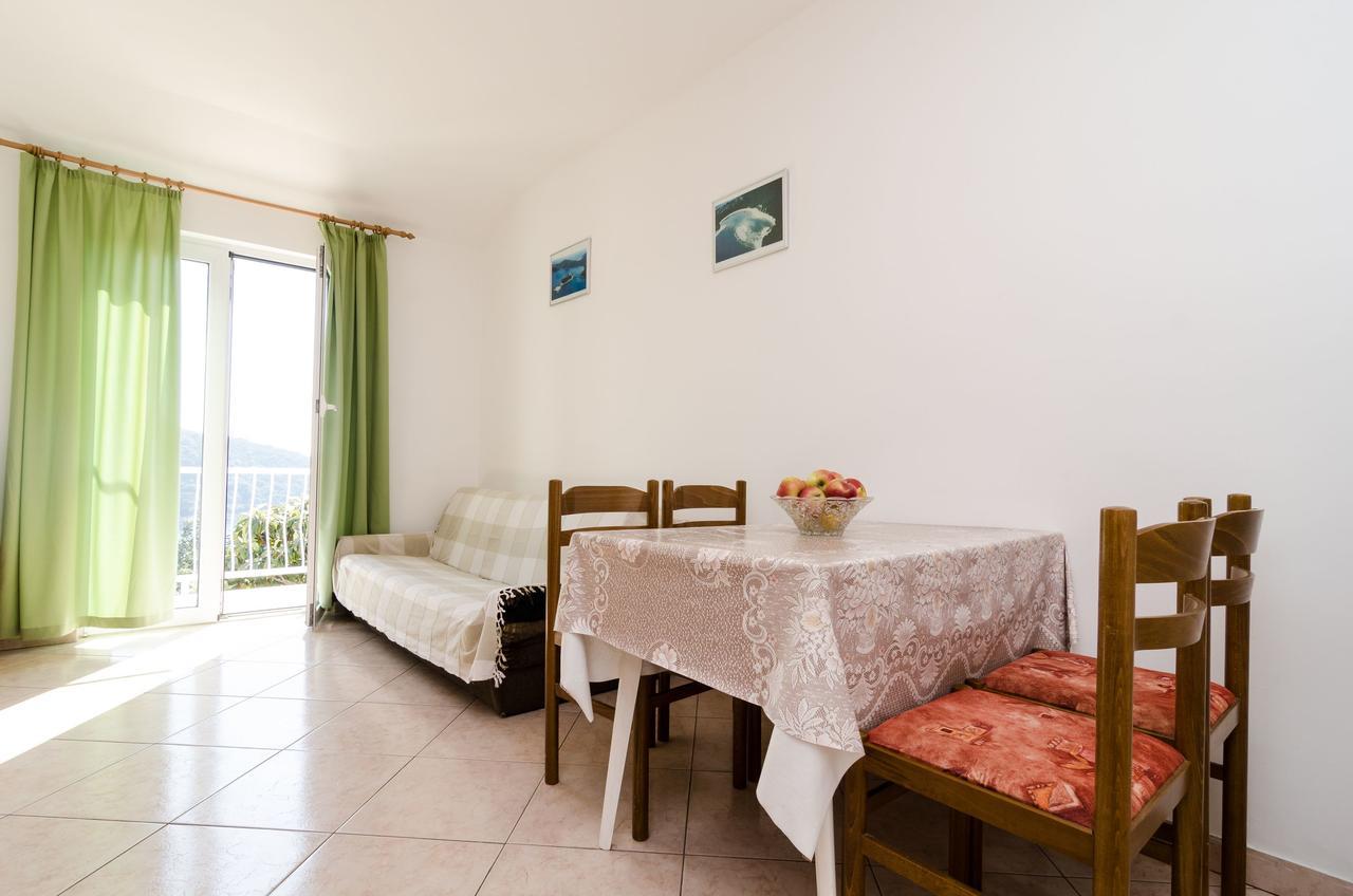 Guest House Kralj 사플루나라 외부 사진