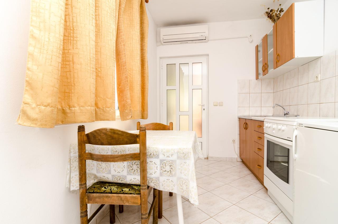 Guest House Kralj 사플루나라 외부 사진