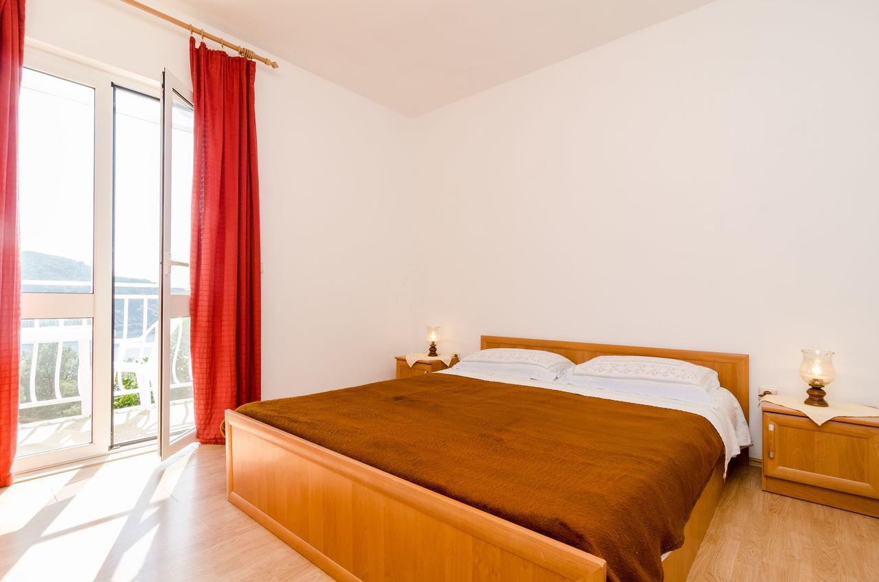 Guest House Kralj 사플루나라 외부 사진